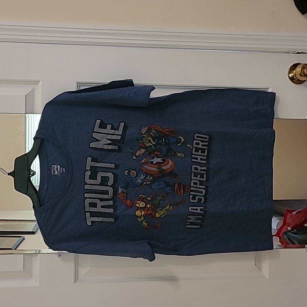 "Trust Me I'm a Superhero" Marvel Men's Large T-Shirt